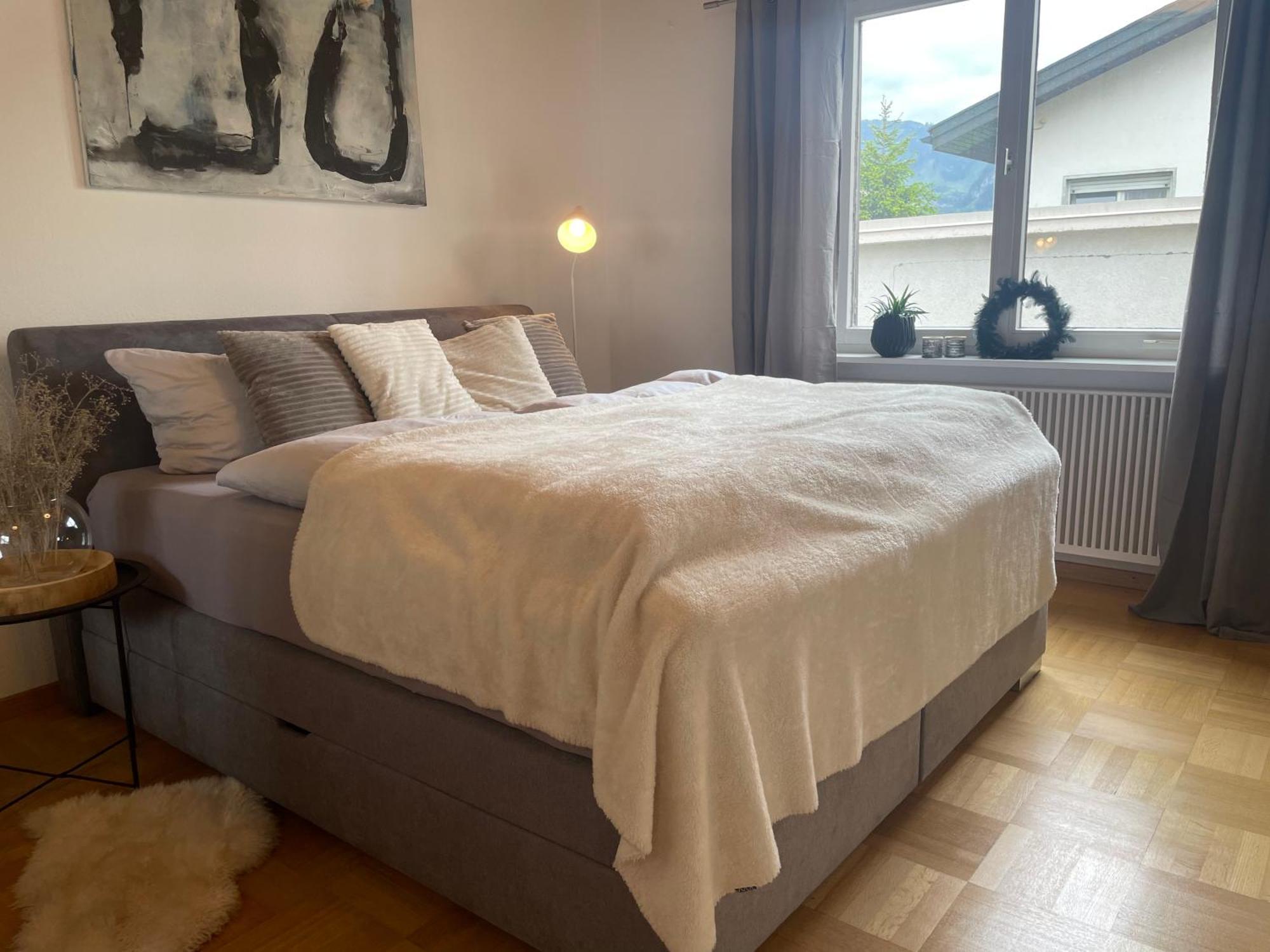Crown Living Design Apartment - 2 Schlafzimmer - Kueche - Gratis Parkplatz - Abstellraum Fuer Fahrraeder/Ski Mader Exterior photo