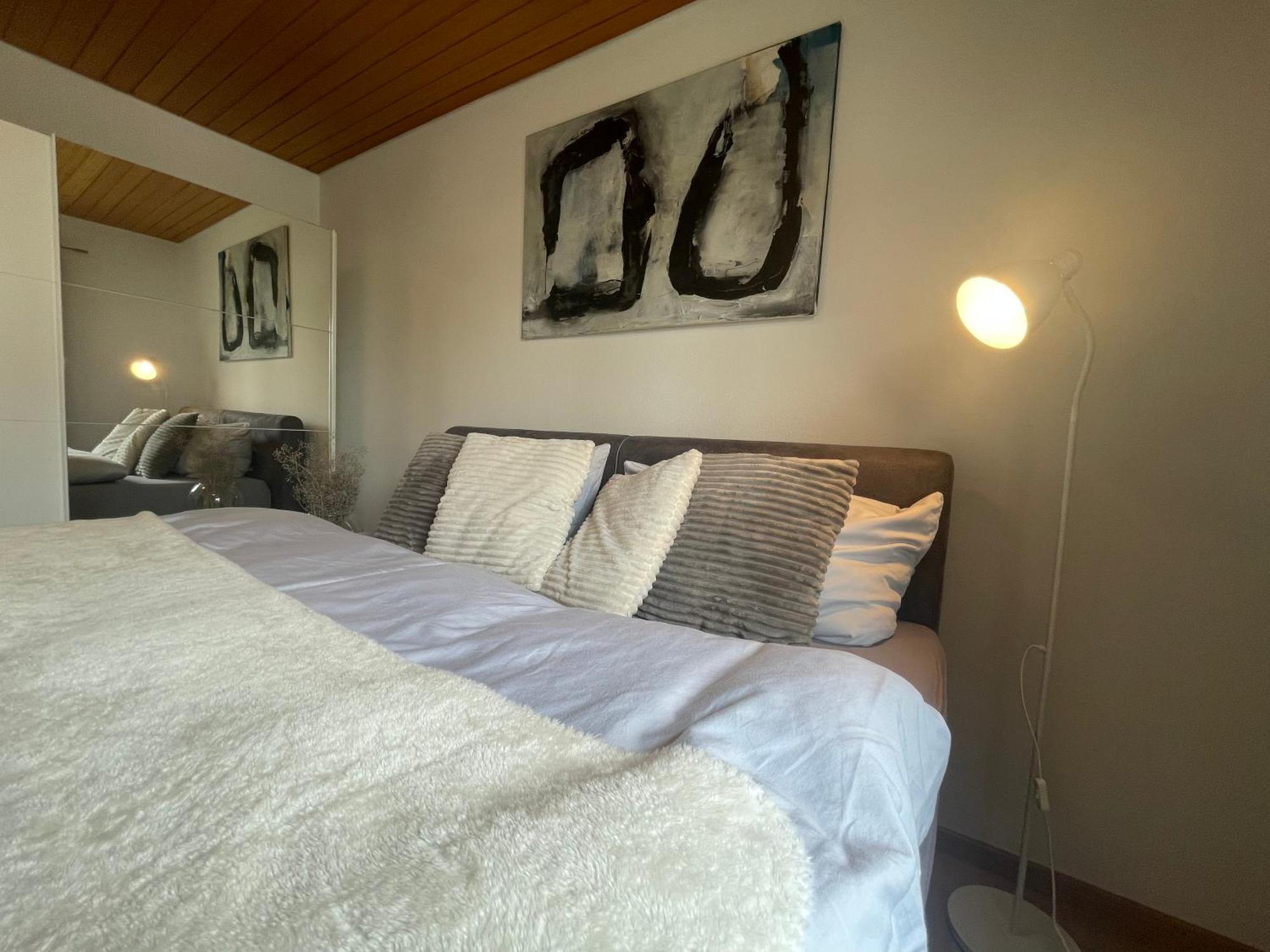 Crown Living Design Apartment - 2 Schlafzimmer - Kueche - Gratis Parkplatz - Abstellraum Fuer Fahrraeder/Ski Mader Exterior photo